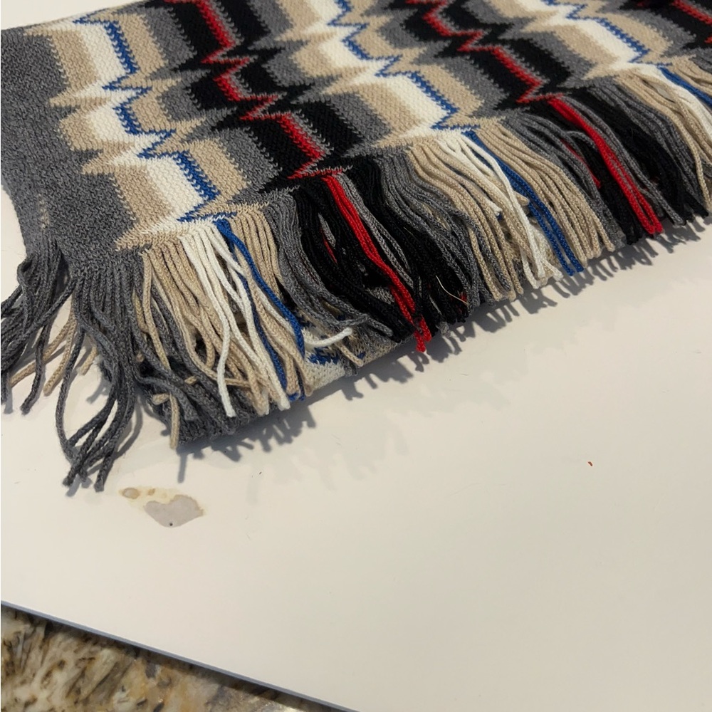 Missoni Black and Red Chevron Wool Scarf 72x14 Made in Italy Excellent Condition